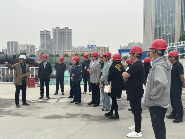 六分公司競(jìng)秀一中項(xiàng)目安全文明施工工作獲贊